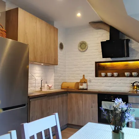 Przystanek Lesna Apartmán *