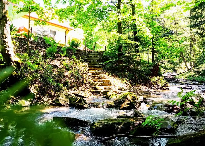 Przystanek Leśna 3 Nad Strumieniem, Otoczone Lasem U Stóp Beskidów Targanice