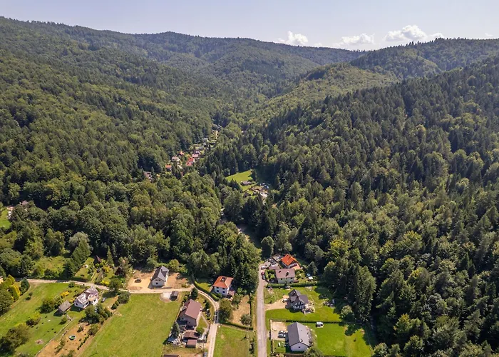 Apartamento Przystanek Leśna 3 Nad Strumieniem, Otoczone Lasem U Stóp Beskidów