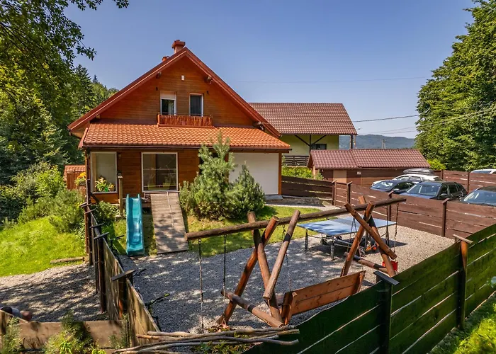 Przystanek Leśna 3 Nad Strumieniem, Otoczone Lasem U Stóp Beskidów * Targanice