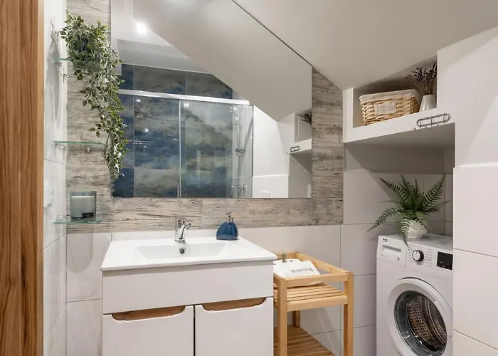 Przystanek Leśna 3 Nad Strumieniem, Otoczone Lasem U Stóp Beskidów * Targanice