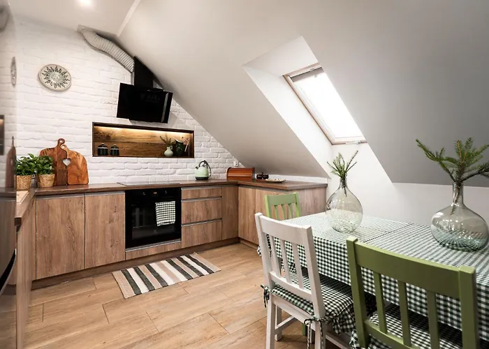 Przystanek Leśna 3 Nad Strumieniem, Otoczone Lasem U Stóp Beskidów Targanice